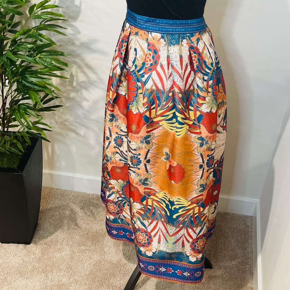 💐💐jealous tomatoes floral print skirt in a size Large.
